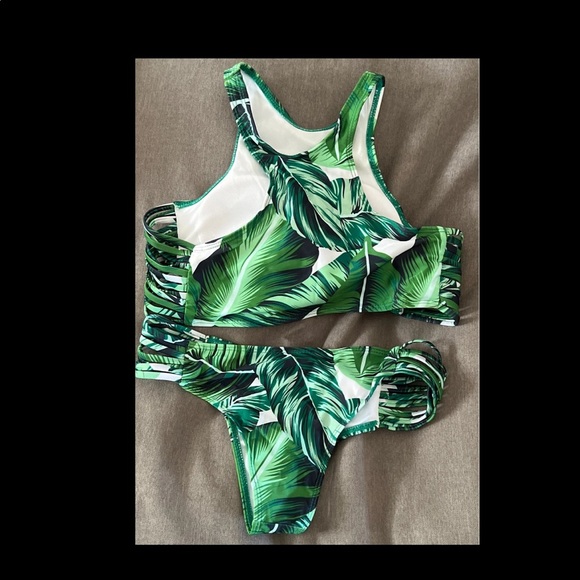 High Neck Bikini Swimsuit set GreenLeaf Printsize Large Fits more like a medium - Picture 7 of 7